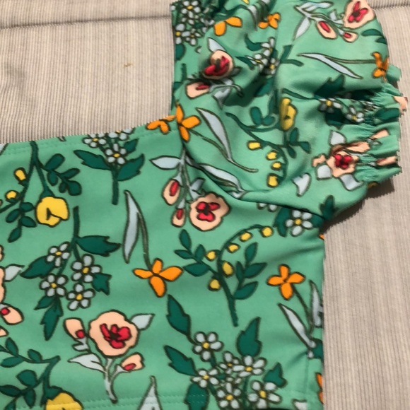 NWT Cat & Jack girls Swimsuit Top. Size 5 T - Picture 3 of 3